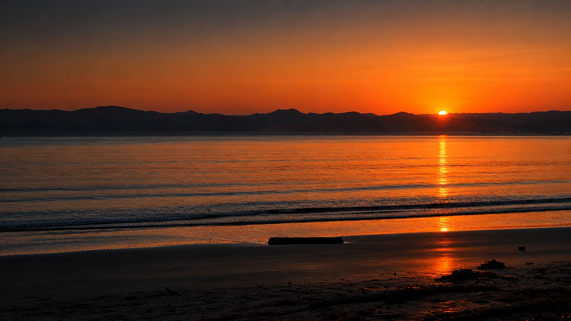 First light over the bay at Gisborne